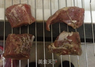 鸿运来香烤猪里脊！过节菜~~中西合璧！的做法步骤：1