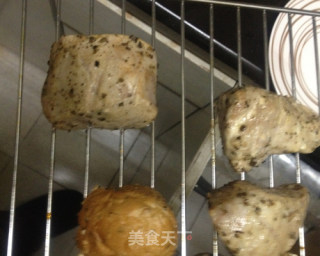 鸿运来香烤猪里脊！过节菜~~中西合璧！的做法步骤：6