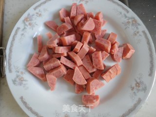 【创意新派菜】——台湾烤肠蛋炒饭的做法步骤：1