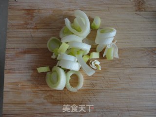 【创意新派菜】——台湾烤肠蛋炒饭的做法步骤：3