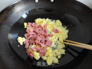 【创意新派菜】——台湾烤肠蛋炒饭的做法步骤：7