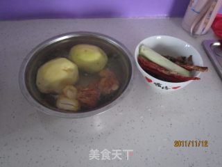 砂锅鸡的做法步骤：2