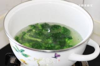 西兰花炒虾仁的做法步骤：2