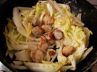 白菜炒丸子的做法步骤：6
