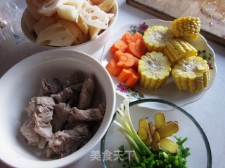 爱心莲藕排骨汤的做法步骤：1