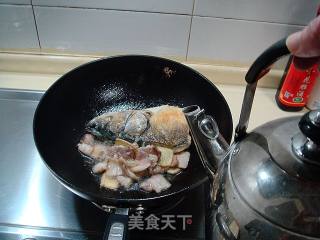冬季泡菜吃法“酸汤鱼头”的做法步骤：6