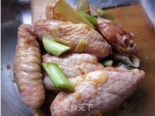 可乐鸡翅的做法步骤：2