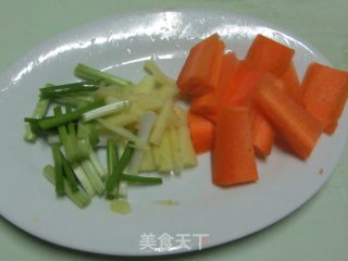 红烧鸡翅尖的做法步骤：3