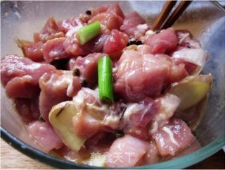 辣子肉丁的做法步骤：2