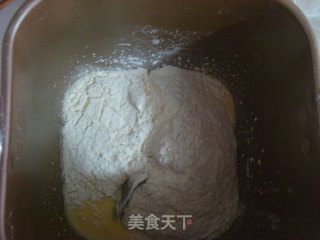 面包机新配方--中种牛奶面包的做法步骤：1