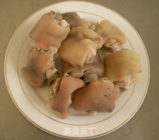 冰糖扒肘的做法步骤：1