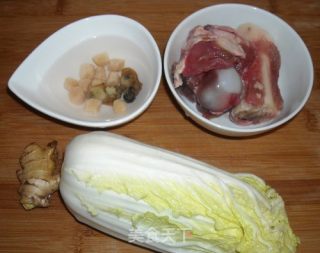 咸骨上汤娃娃菜的做法步骤：1