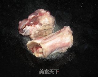咸骨上汤娃娃菜的做法步骤：2