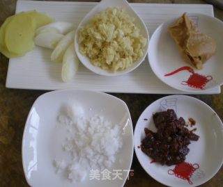 酱焖蒜香排骨的做法步骤：3