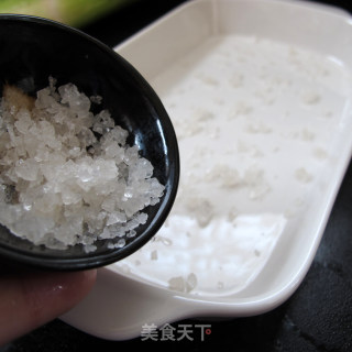 海盐烤茭白的做法步骤：3