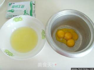 电饭锅做蛋糕原来如此简单！！的做法步骤：2