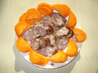 爆炒肉肠蒜薹胡萝卜的做法步骤：2
