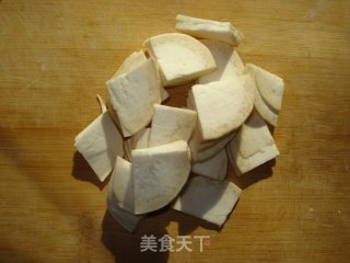 爆炒肉肠蒜薹胡萝卜的做法步骤：3