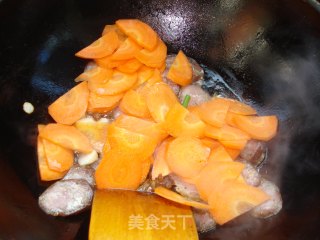 爆炒肉肠蒜薹胡萝卜的做法步骤：6