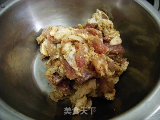土豆粉蒸肉的做法步骤：1