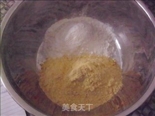 微波炉版迷你桃酥饼的做法步骤：1