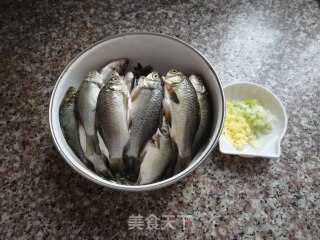 家常小鱼冻的做法步骤：2
