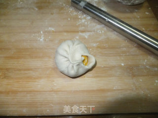 黄金花馒头的做法步骤：2
