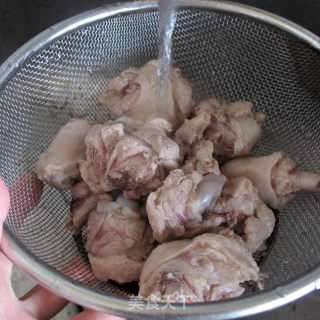 榨菜鸭翅汤的做法步骤：2