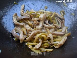 榨菜炒猪肚的做法步骤：5