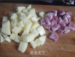 土豆烧肉的做法步骤：2