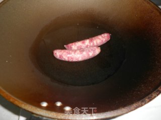 蒜苗炒香肠的做法步骤：2