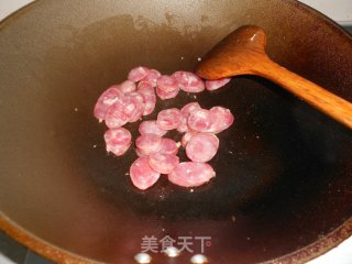 蒜苗炒香肠的做法步骤：3
