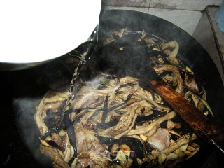 茄子干炒肉的做法步骤：8