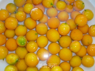 糖渍金桔的做法步骤：1