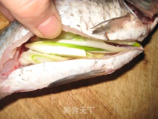 凉拌鲫鱼的做法步骤：4