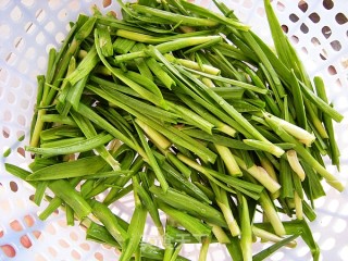 蒜苗炒香肠的做法步骤：4