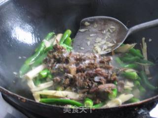 雪菜冬笋辣椒的做法步骤：4