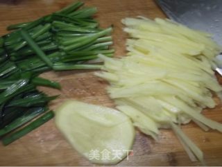 韭菜炒土豆丝的做法步骤：4