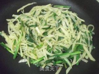 韭菜炒土豆丝的做法步骤：12