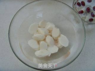 山药百合糖水的做法步骤：3