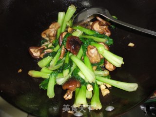 香菇扒油菜的做法步骤：6