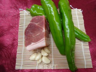 辣椒炒肉的做法步骤：1