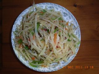 爽口土豆丝儿的做法步骤：2