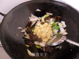 大葱木耳炒鸡蛋的做法步骤：5