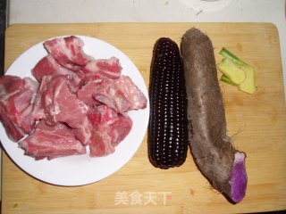 紫山药紫玉米排骨汤的做法步骤：1