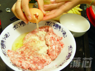 玉米猪肉丸的做法步骤：1