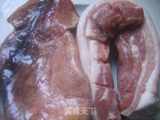 鱿鱼烧肉的做法步骤：1