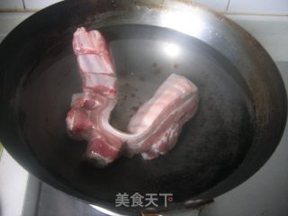 鱿鱼烧肉的做法步骤：2