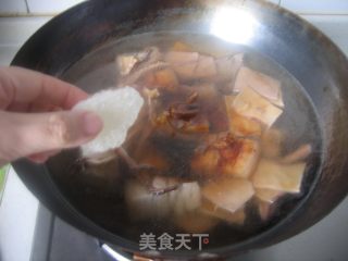 鱿鱼烧肉的做法步骤：8