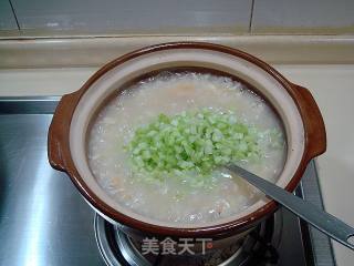 老煲海鲜芹菜粥的做法步骤：16